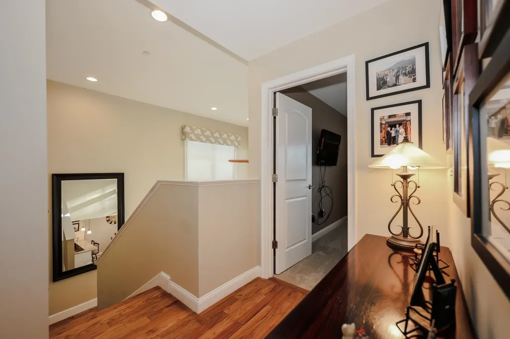 78 Woodview Way Manchester NH 03102