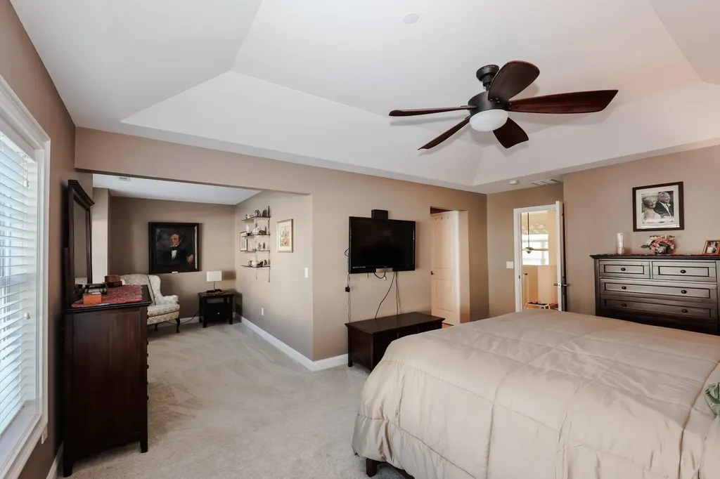 78 Woodview Way Manchester NH 03102