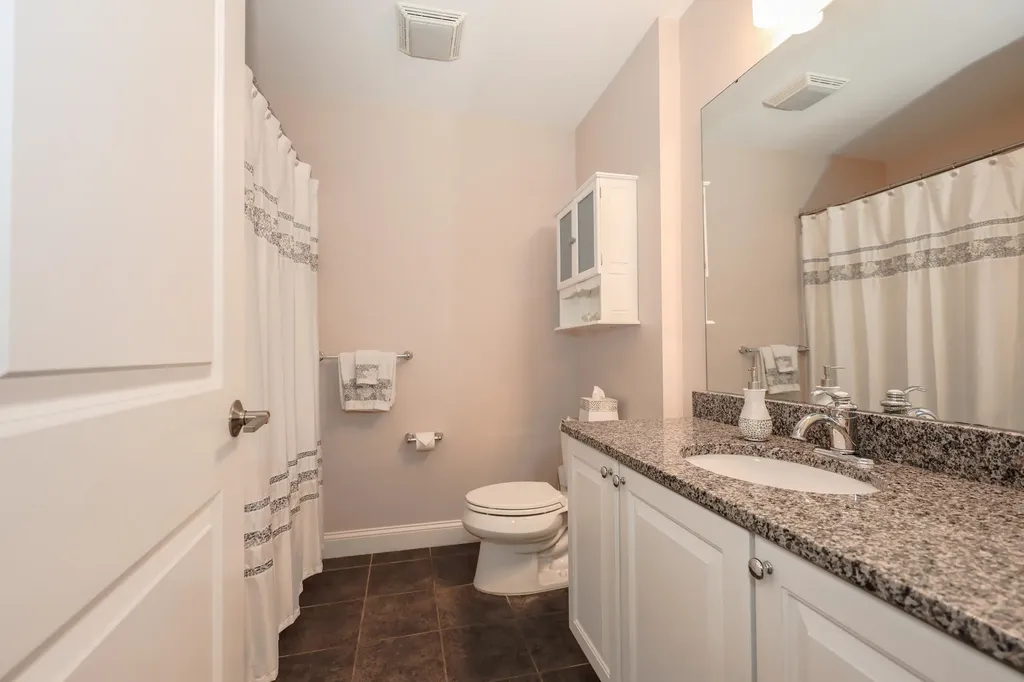 78 Woodview Way Manchester NH 03102