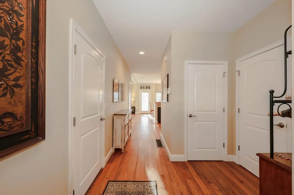 78 Woodview Way Manchester NH 03102