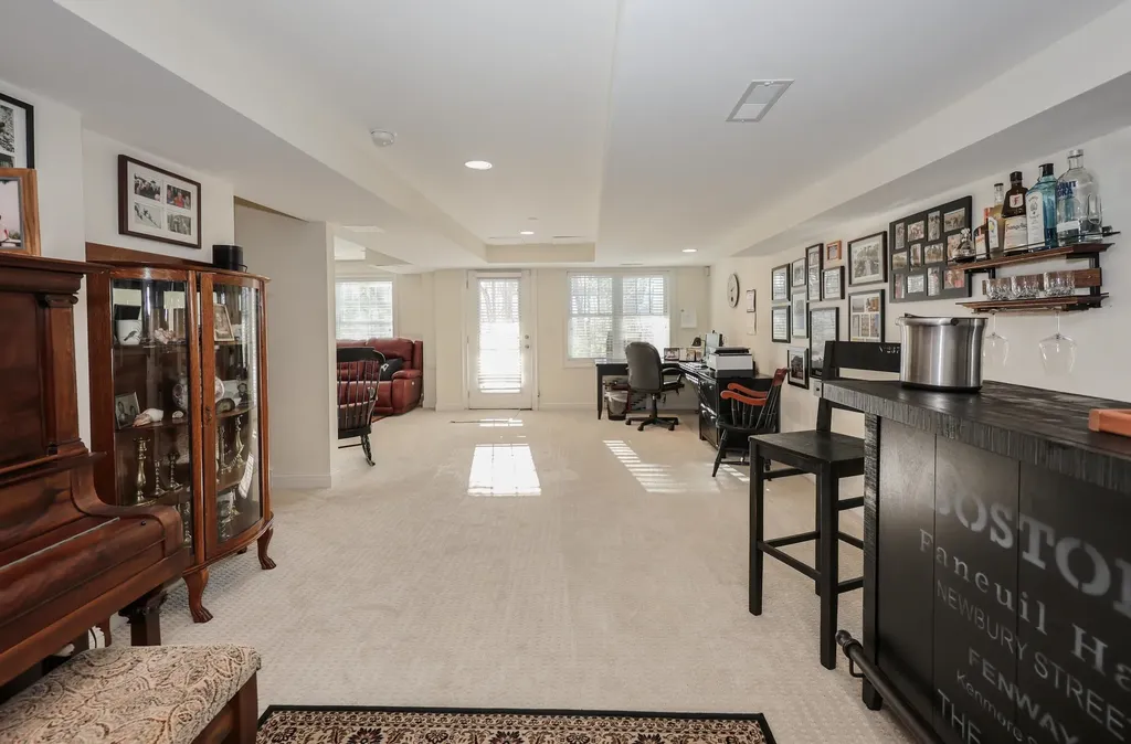 78 Woodview Way Manchester NH 03102