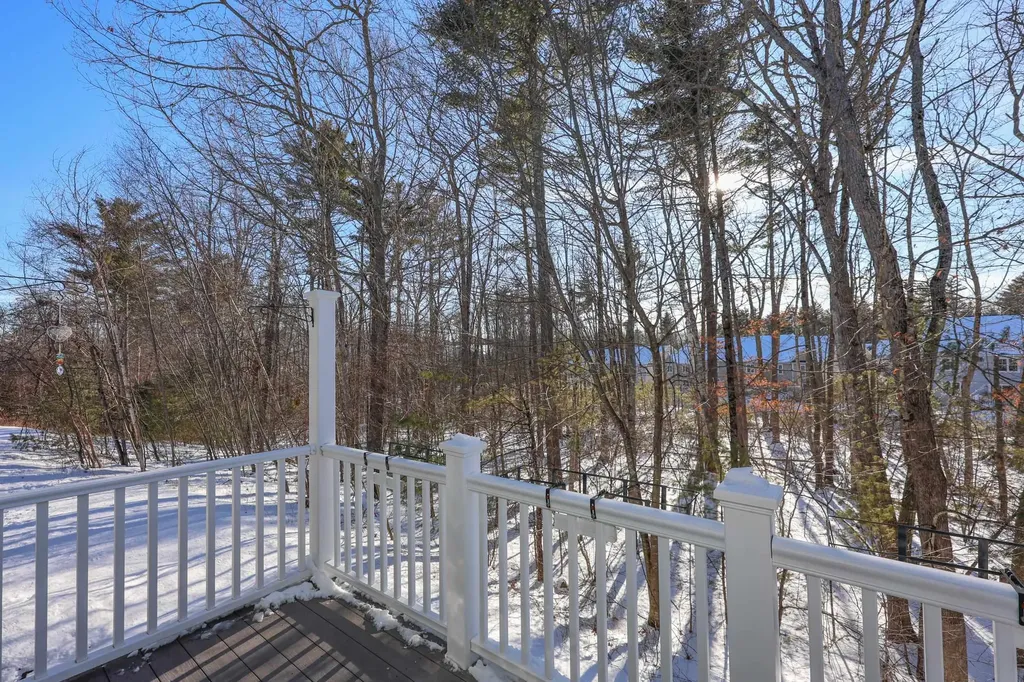 78 Woodview Way Manchester NH 03102