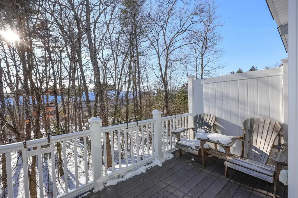 78 Woodview Way Manchester NH 03102