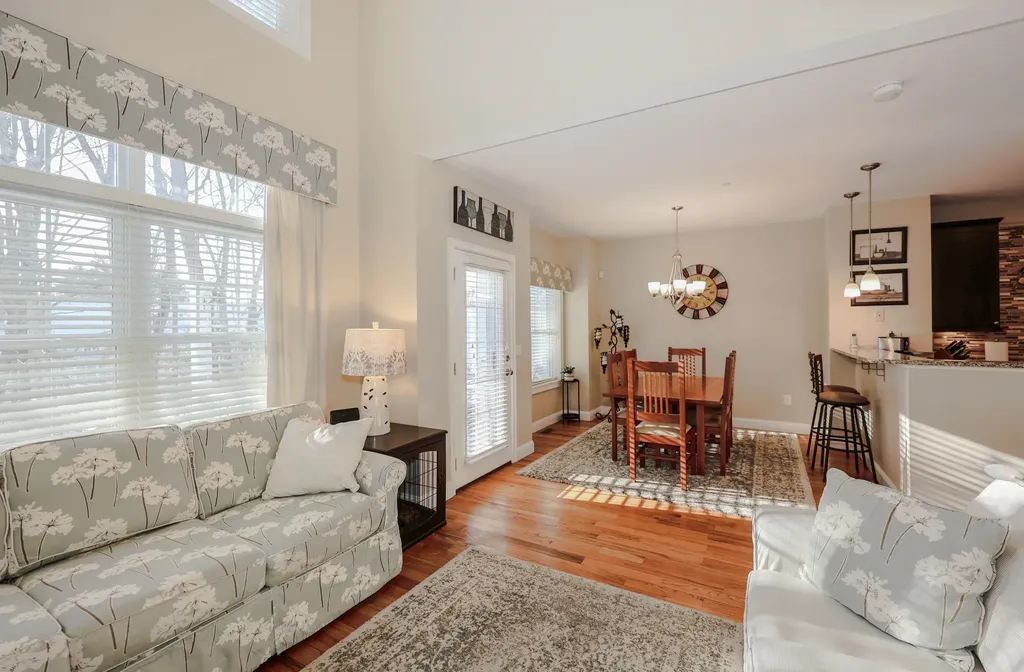 78 Woodview Way Manchester NH 03102