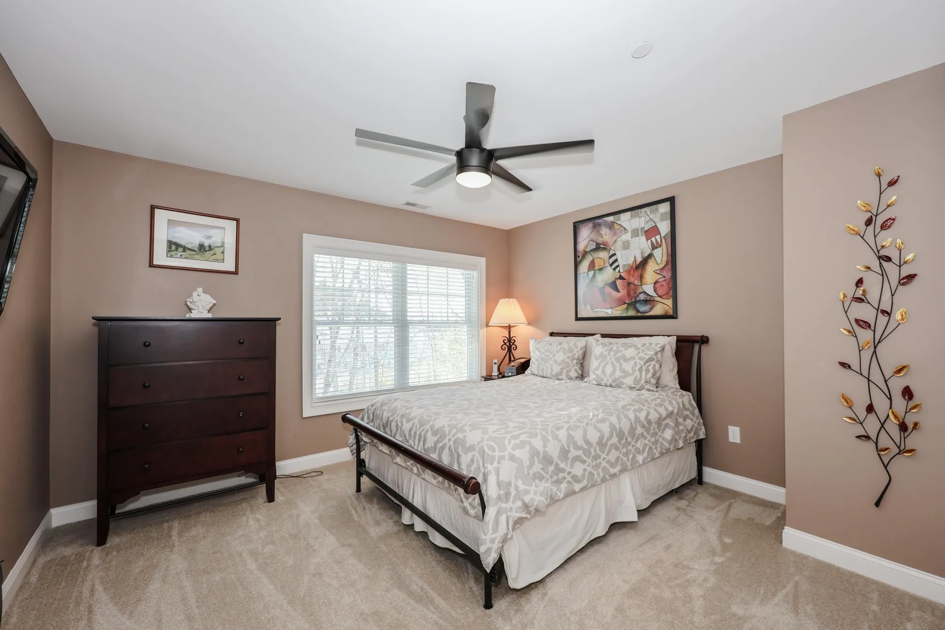 78 Woodview Way Manchester NH 03102