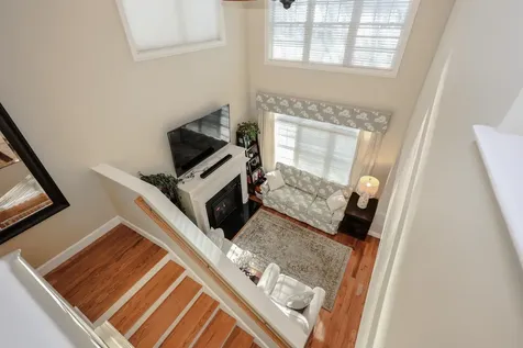 78 Woodview Way Manchester NH 03102