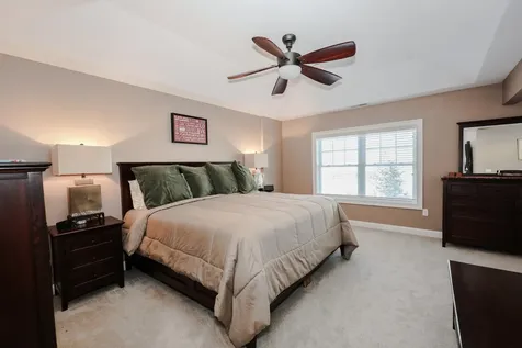 78 Woodview Way Manchester NH 03102