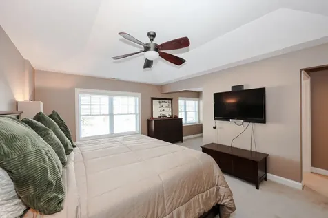 78 Woodview Way Manchester NH 03102