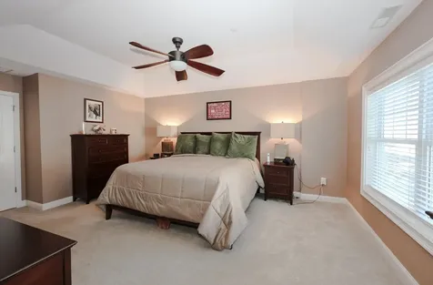 78 Woodview Way Manchester NH 03102