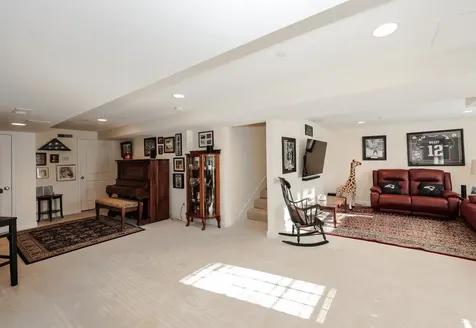 78 Woodview Way Manchester NH 03102