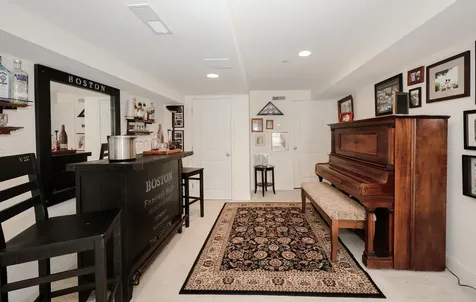 78 Woodview Way Manchester NH 03102