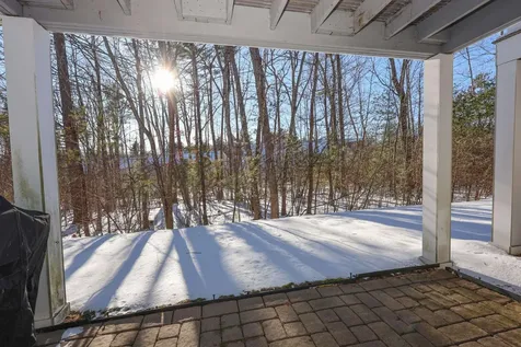 78 Woodview Way Manchester NH 03102