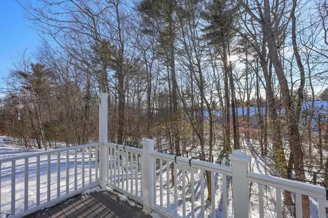 78 Woodview Way Manchester NH 03102