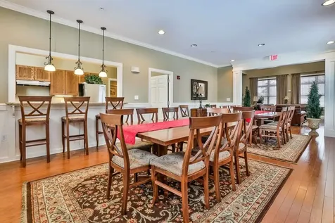 78 Woodview Way Manchester NH 03102