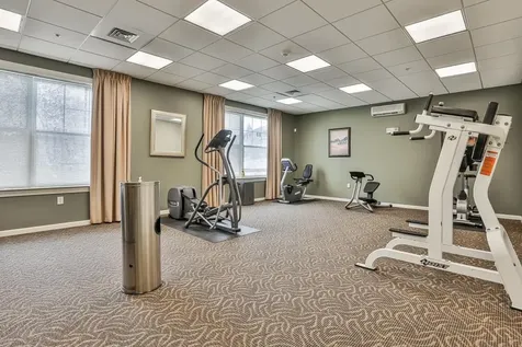 78 Woodview Way Manchester NH 03102