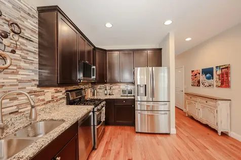 78 Woodview Way Manchester NH 03102