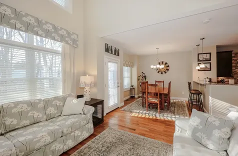 78 Woodview Way Manchester NH 03102