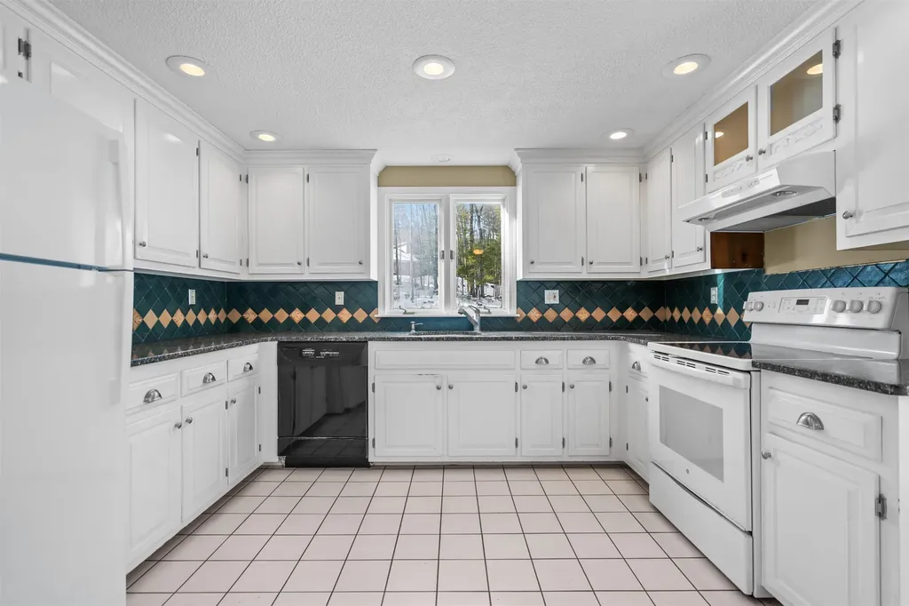 36 Buckridge Drive Amherst NH 03031