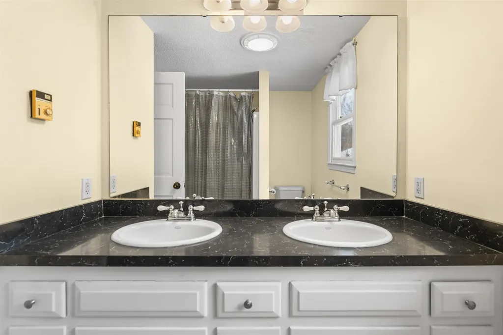 36 Buckridge Drive Amherst NH 03031