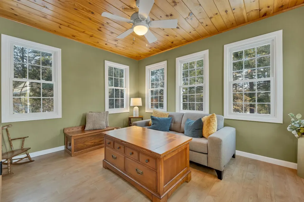 19 Sheffield Street Hudson NH 03051