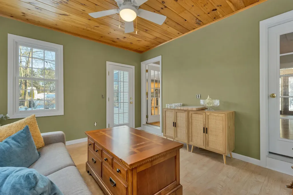 19 Sheffield Street Hudson NH 03051