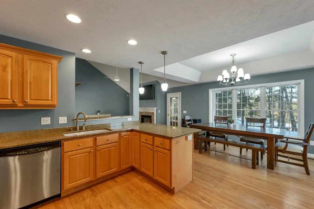 19 Sheffield Street Hudson NH 03051