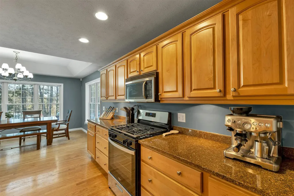 19 Sheffield Street Hudson NH 03051