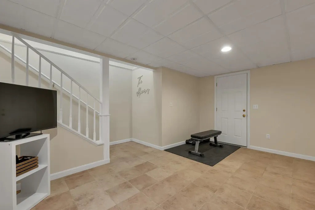 19 Sheffield Street Hudson NH 03051