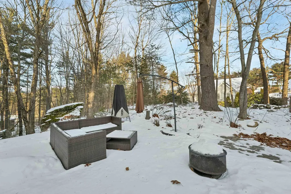 19 Sheffield Street Hudson NH 03051