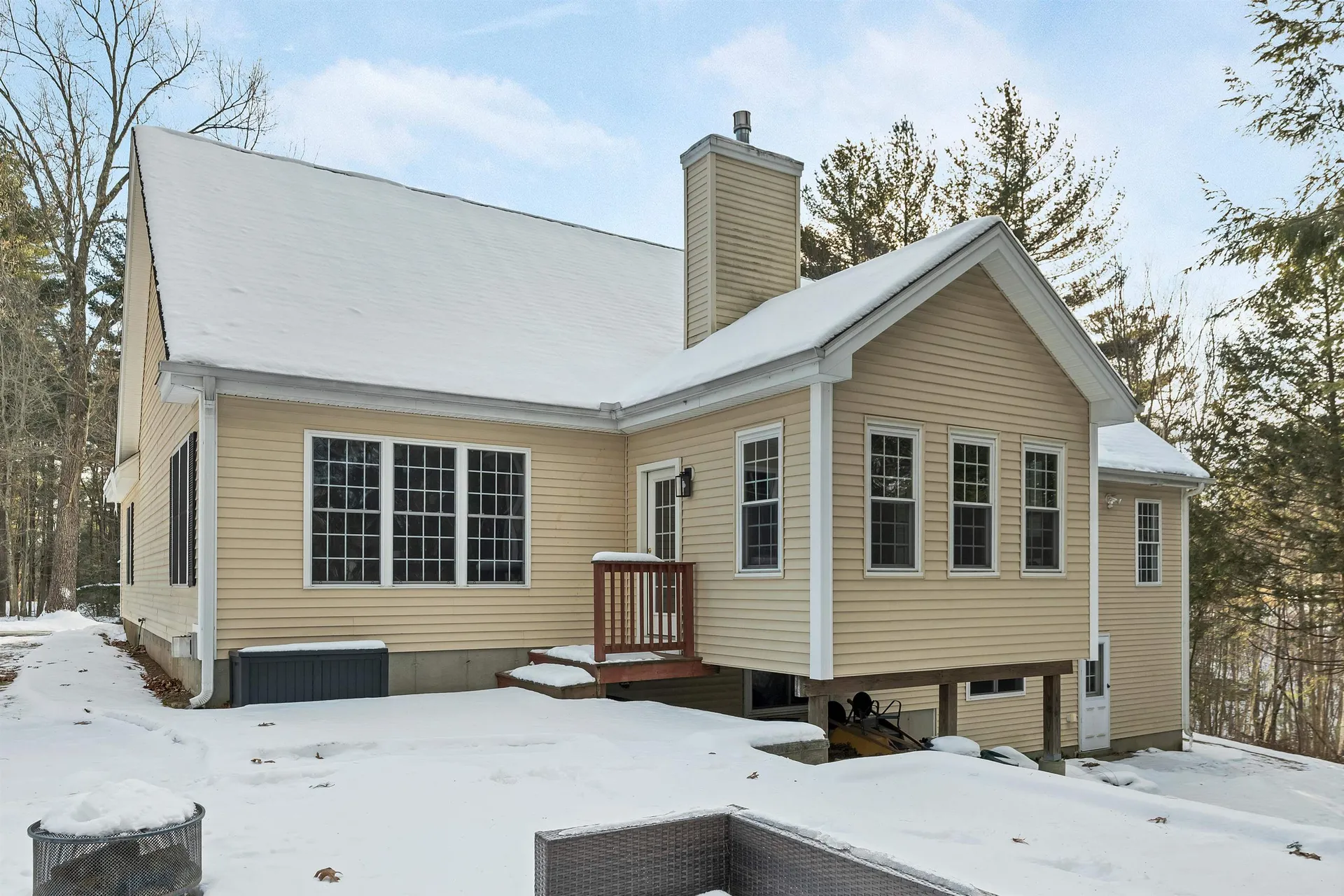 19 Sheffield Street Hudson NH 03051