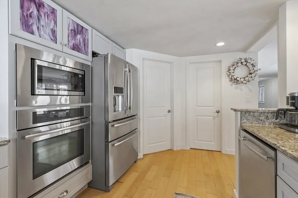 47 Cobbetts Pond Road Windham NH 03087