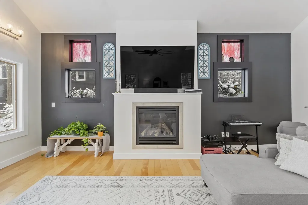 47 Cobbetts Pond Road Windham NH 03087