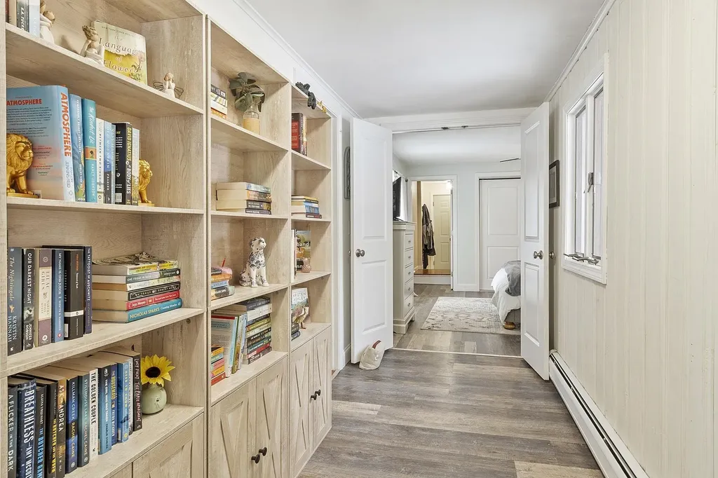 47 Cobbetts Pond Road Windham NH 03087