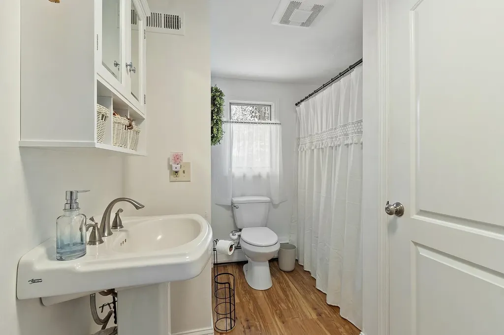 47 Cobbetts Pond Road Windham NH 03087