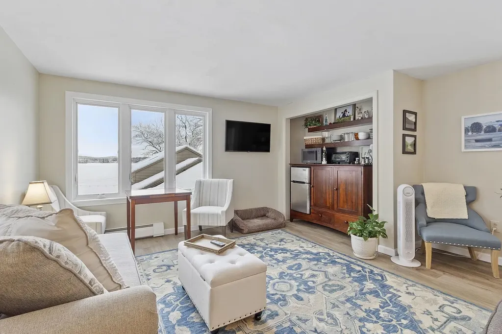 47 Cobbetts Pond Road Windham NH 03087