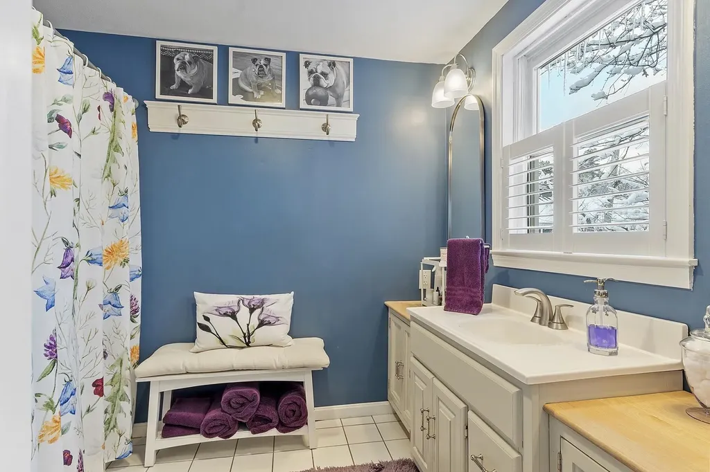 47 Cobbetts Pond Road Windham NH 03087