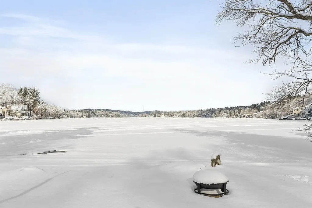 47 Cobbetts Pond Road Windham NH 03087