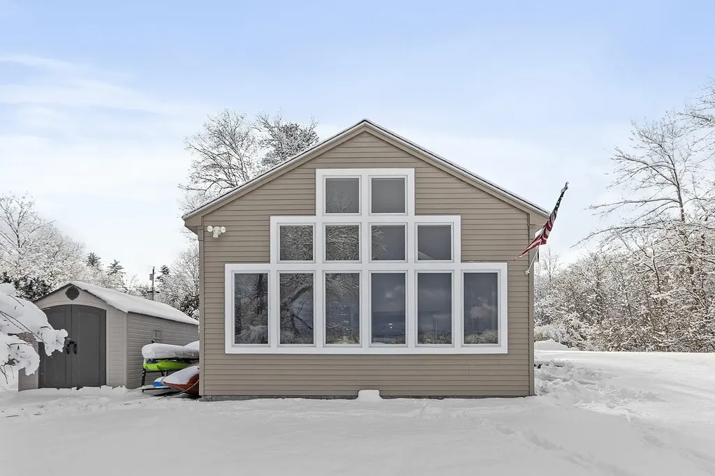 47 Cobbetts Pond Road Windham NH 03087