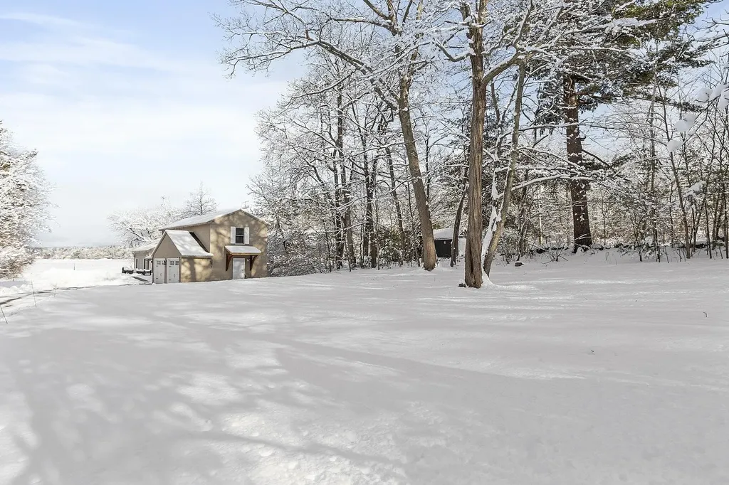 47 Cobbetts Pond Road Windham NH 03087