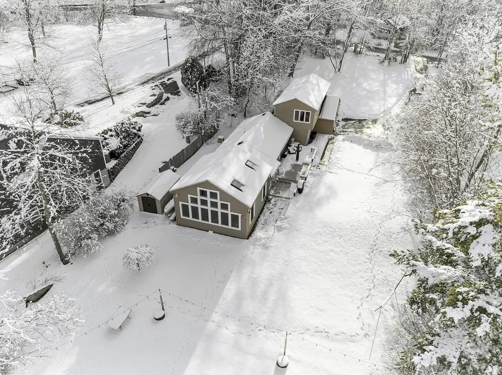 47 Cobbetts Pond Road Windham NH 03087