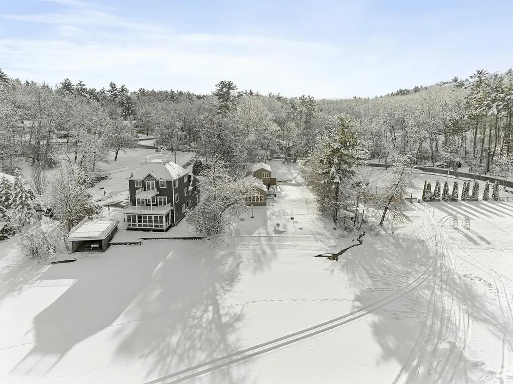 47 Cobbetts Pond Road Windham NH 03087