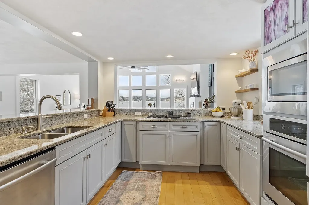 47 Cobbetts Pond Road Windham NH 03087