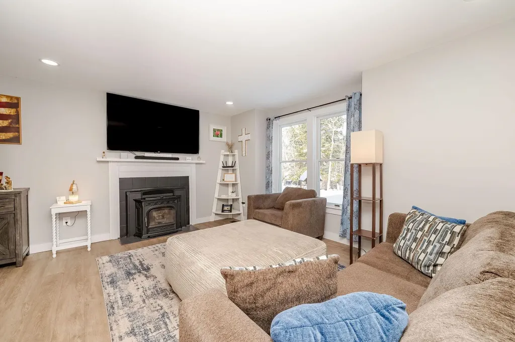 11B Bow Mills Road Barnstead NH 03225