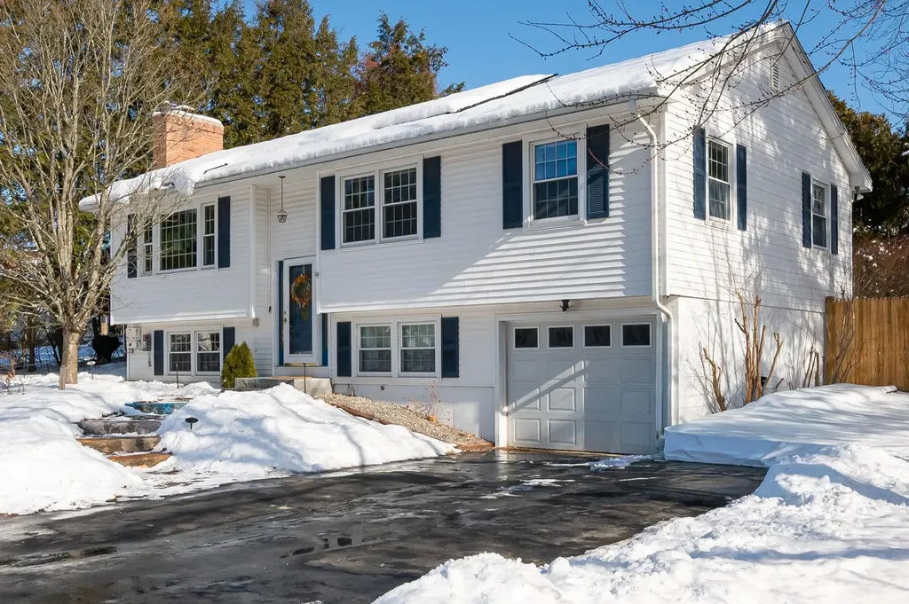 24 Sanborn Drive Nashua NH 03063