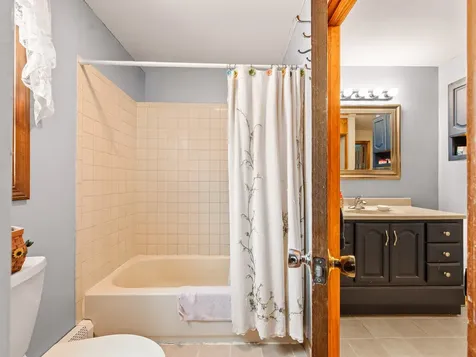 4 Mcquade Brook Road Bedford NH 03110