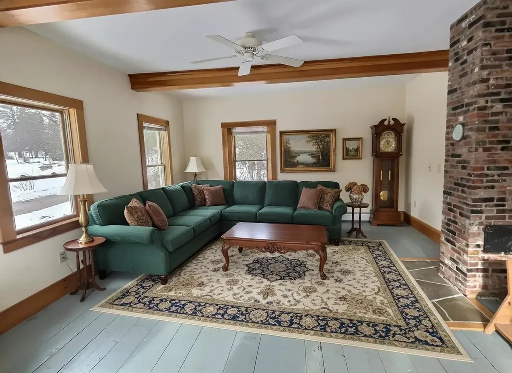 24 Greenhouse Lane Bradford NH 03221