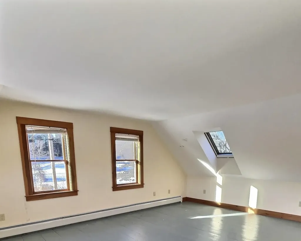 24 Greenhouse Lane Bradford NH 03221