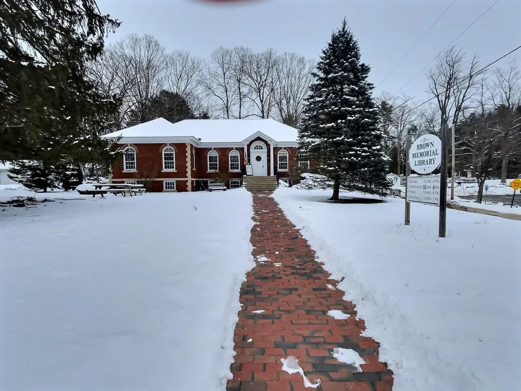 24 Greenhouse Lane Bradford NH 03221