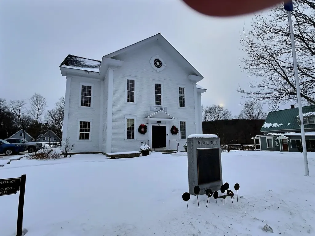 24 Greenhouse Lane Bradford NH 03221