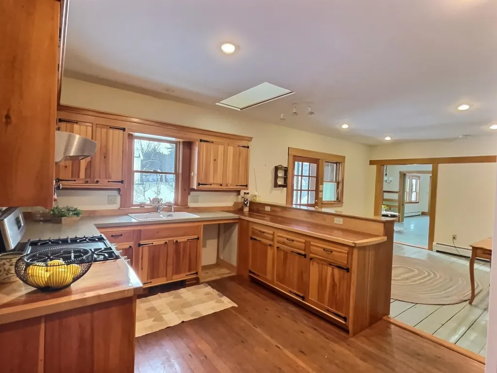 24 Greenhouse Lane Bradford NH 03221